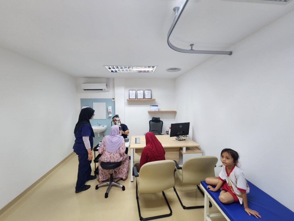 Klinik Pakar Mata Azzahra Eye Centre 8